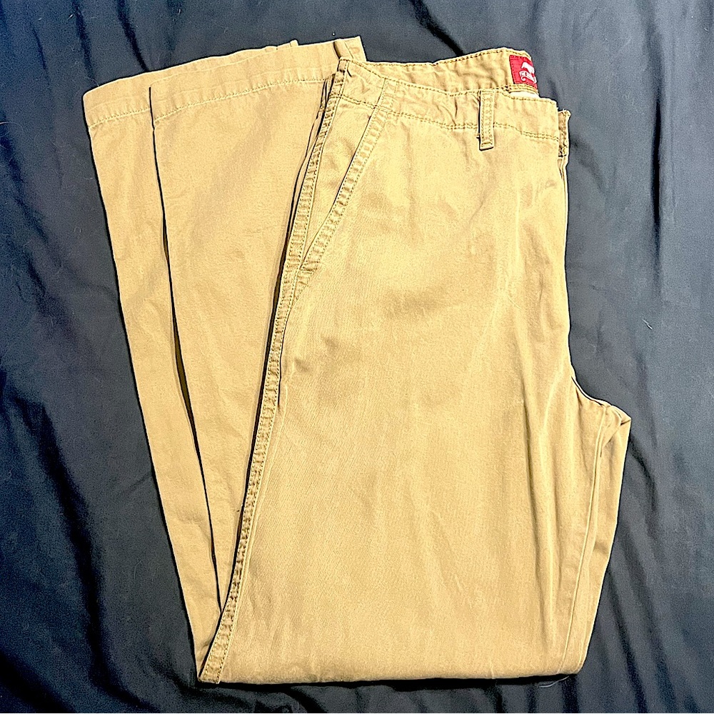Arizona Jeans chino khaki caramel colored pants. Size 32/32.